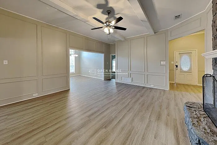 3 bed, 2.0 bath, 1935 sqft, $2,450 — Photo 4