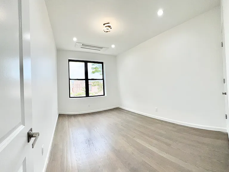 2229 E 7th St #3K — Photo 4