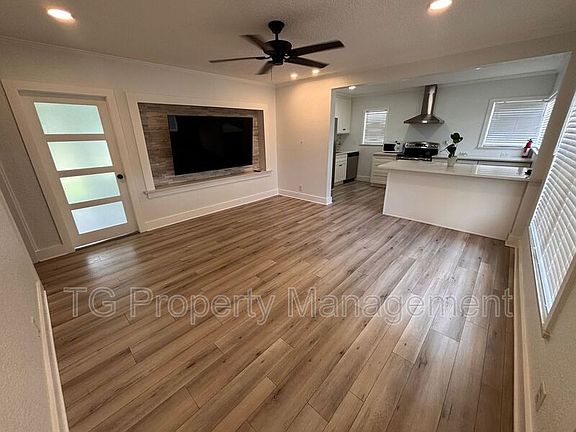 3rd image of 1619 2nd Ave N