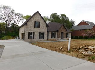 124 Stonehouse Dr, Gallatin, TN 37066