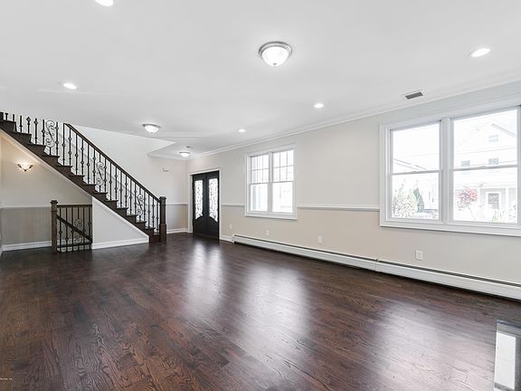 3rd image of 238 Yetman Ave
