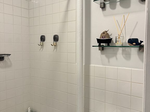 5th image of 31 Carmine St APT 2