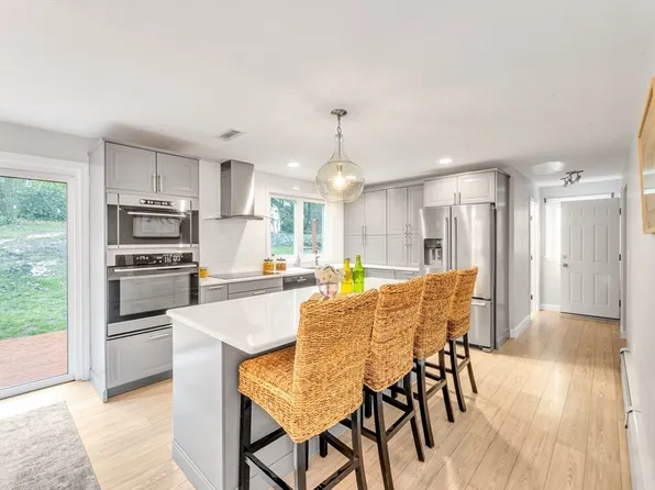 59 Stearns Rd, West Roxbury, MA 02132