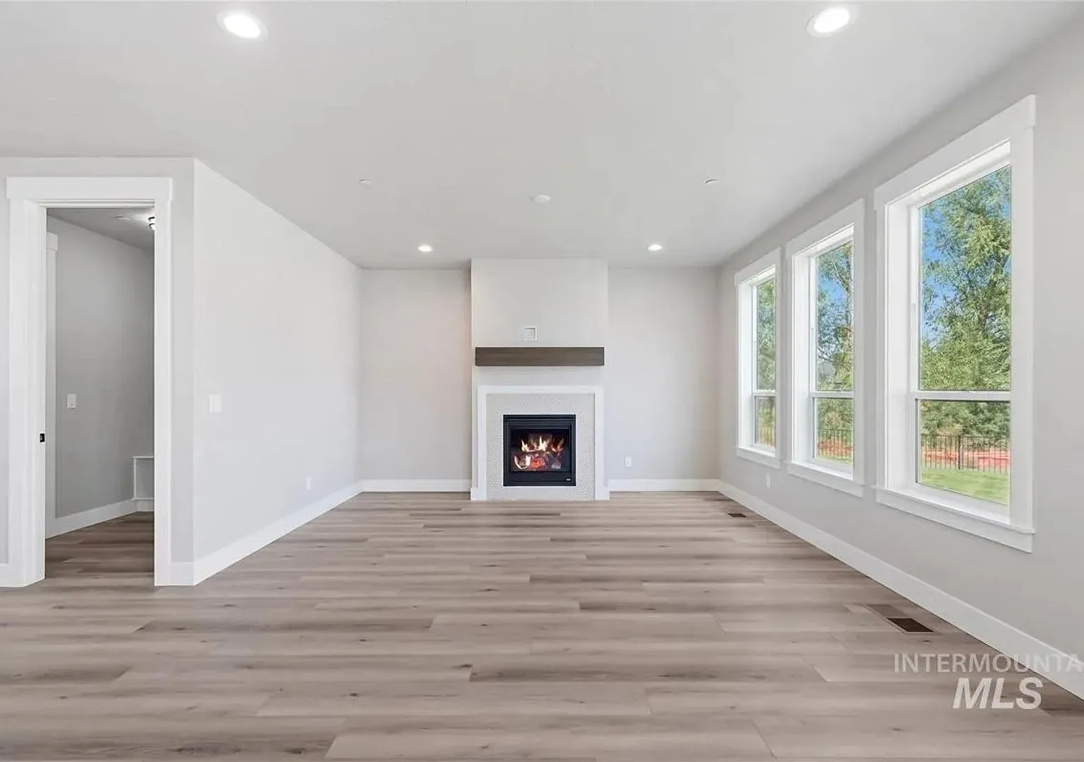 Brand New Spacious 4-Bedroom Home with 3-Car Garage, Granite Kitchen & Prime Middleton Location — Photo 4