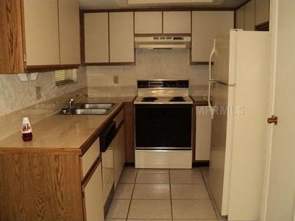4th image of 1755 Hampton Ln #202