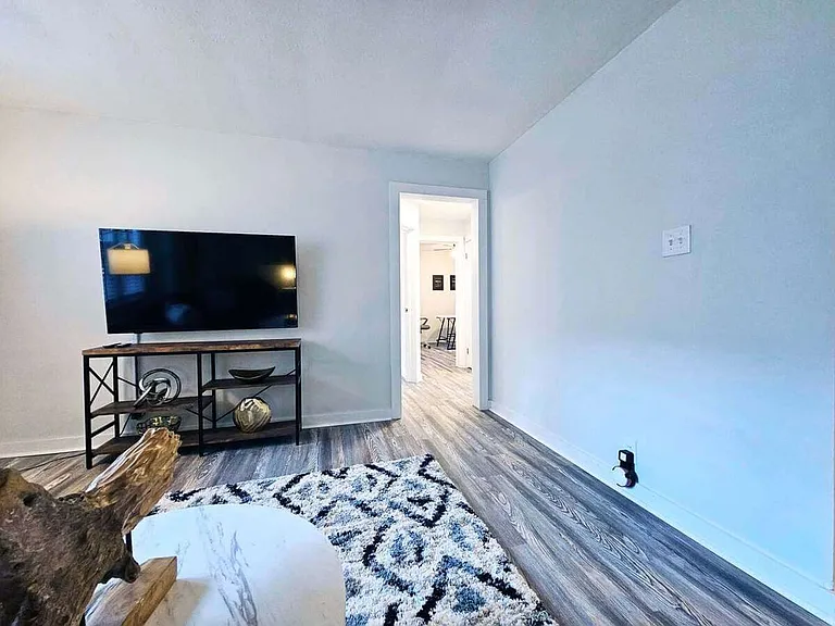 Smartland Colony Apartments | 2809-2949 Van Aken Blvd, Shaker Heights, OH 44120 — Photo 18