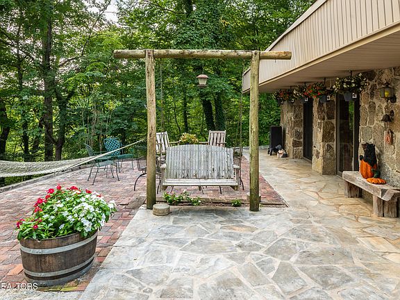 4th image of 230 Comb Ridge Rd