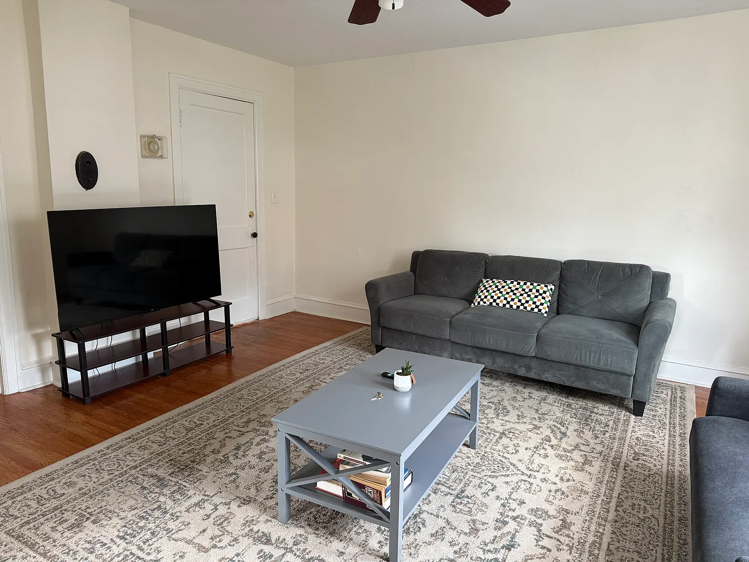 2 bed, 800 sqft, $1,900 — Photo 4