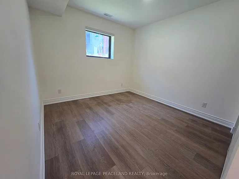 558 Spadina Cres #LANEWAY HSE LWR — Photo 3
