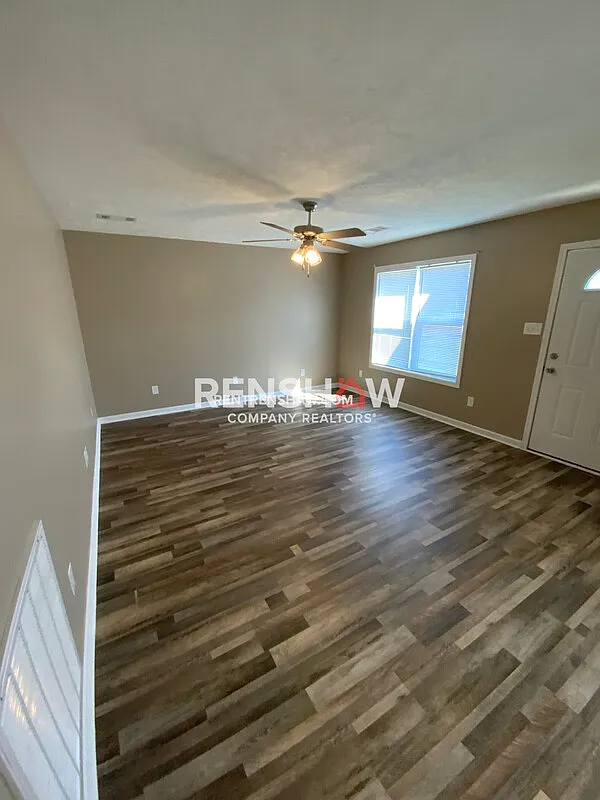 3 bed, 2.0 bath, 1176 sqft, $1,300 — Photo 4