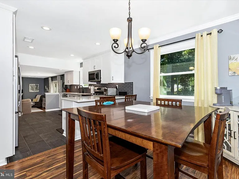 3004 Peebles Ct — Photo 4