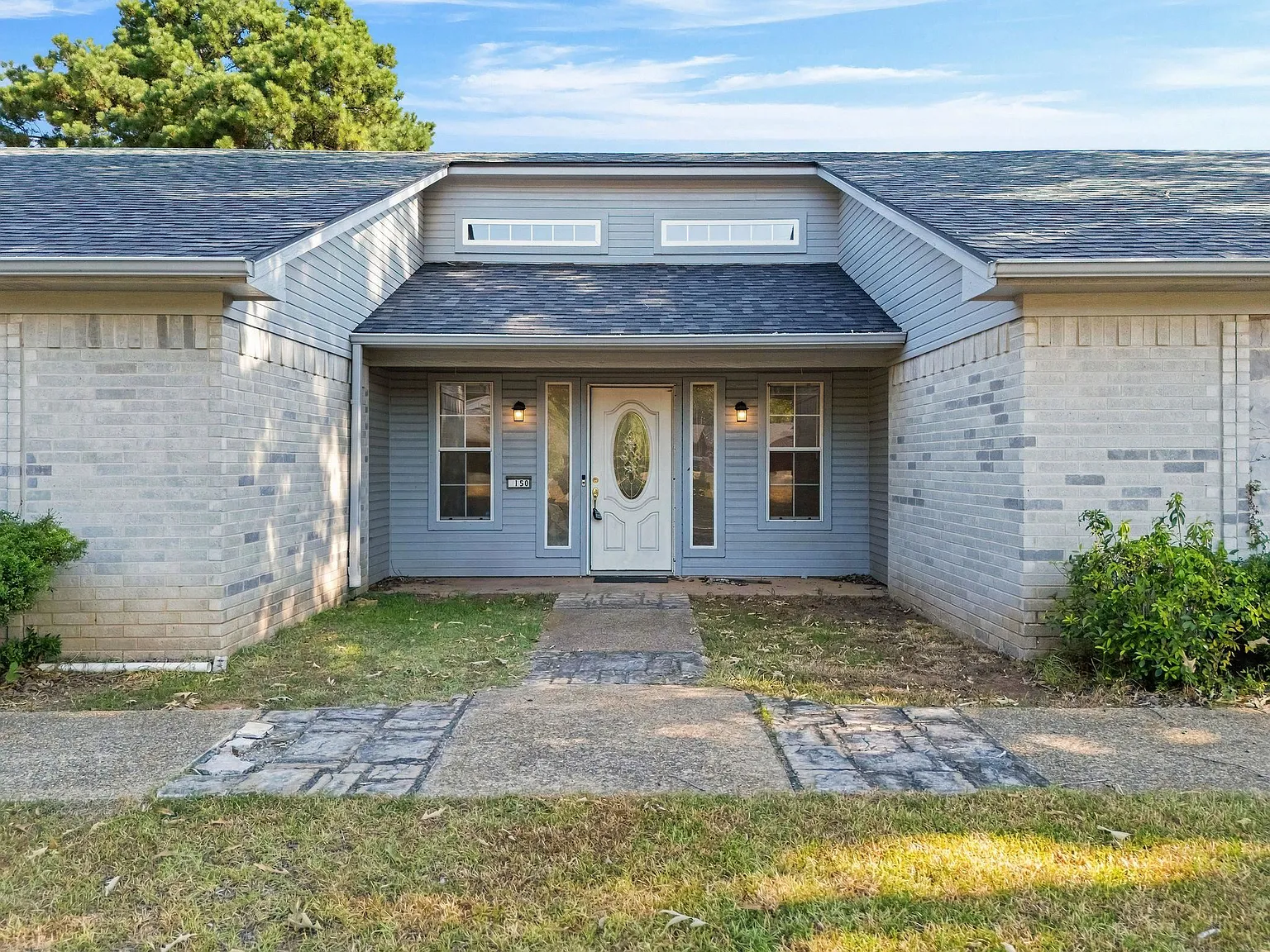 5 bed, 6.0 bath, 2595 sqft, $2,000 — Photo 2