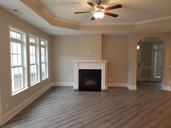 Living Room w/fireplace