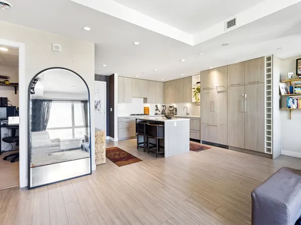 707 E 3rd St #303, North Vancouver, BC V7L 1E6