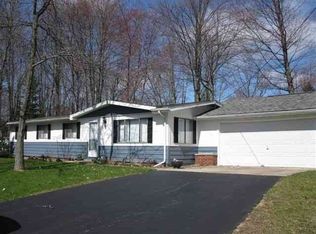 513 Chippewa Trl, Houghton Lake, MI 48629