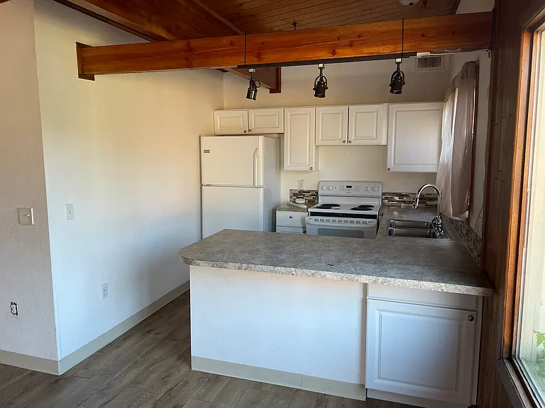 1510 1/2 E St #1510 — Photo 11