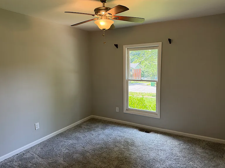 1601 Starbrook Dr — Photo 12