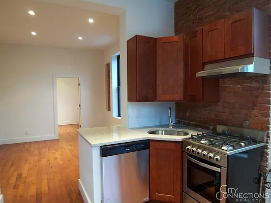 Rented by City Connections Realty | media 20