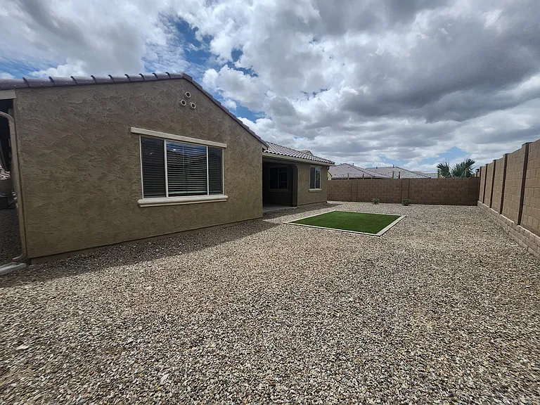 18380 W Sandlewood Dr — Photo 29