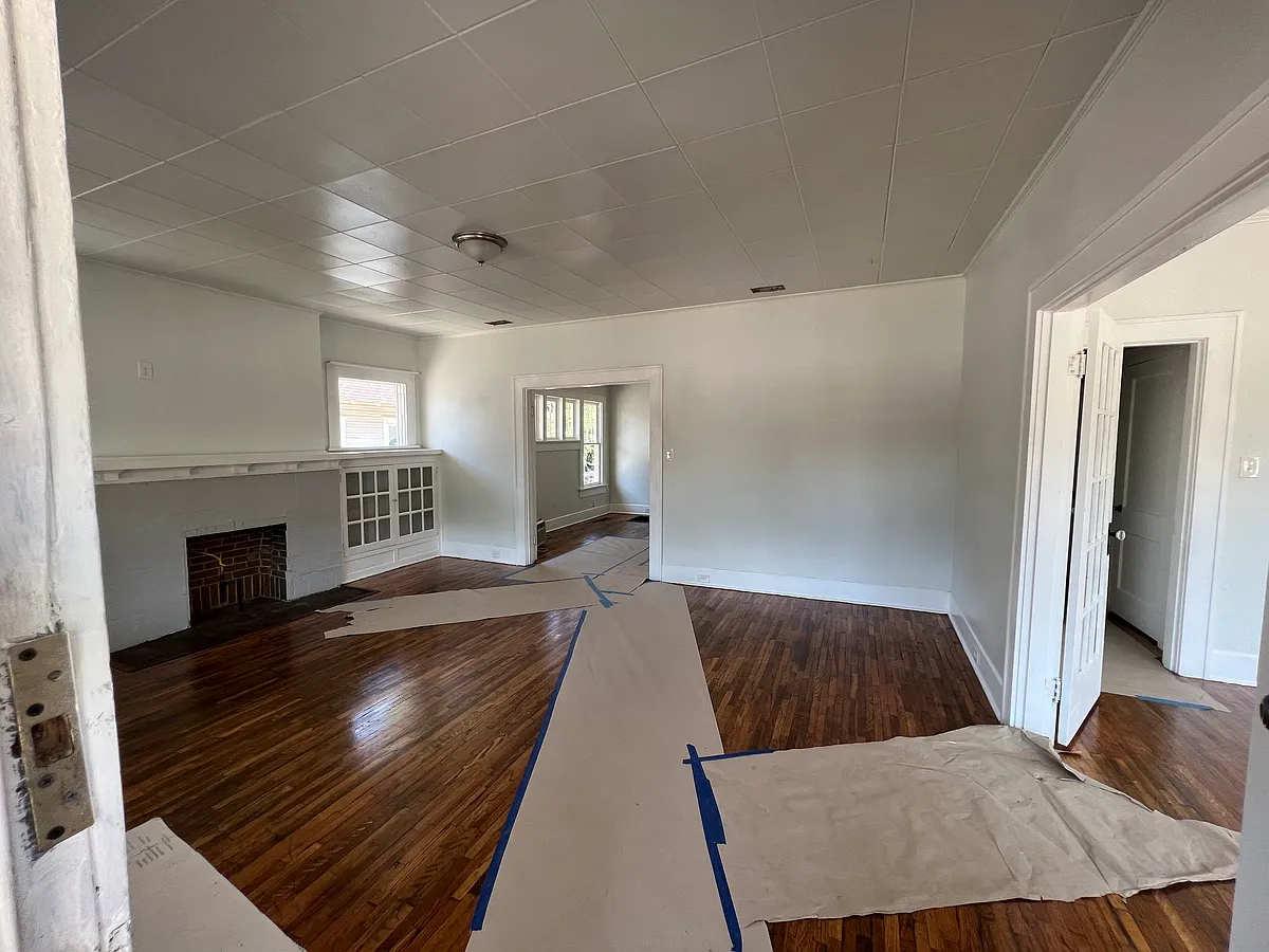 Living room looking northeast - 2505 Lipscomb St