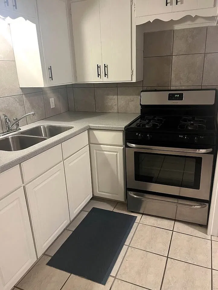 2 bed, 1000 sqft, $1,250 — Photo 2