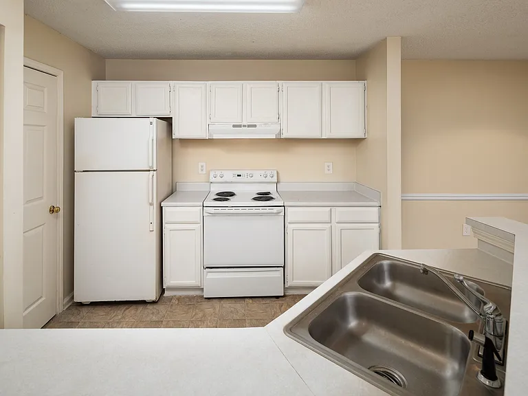 Wesley St. Claire Apartments at Lawrenceville — Photo 19