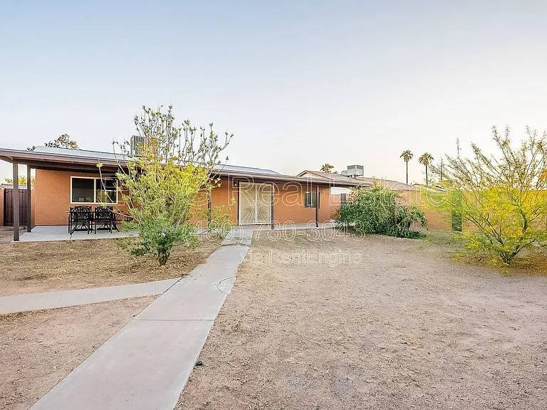 1022 W Apollo Ave — Photo 9