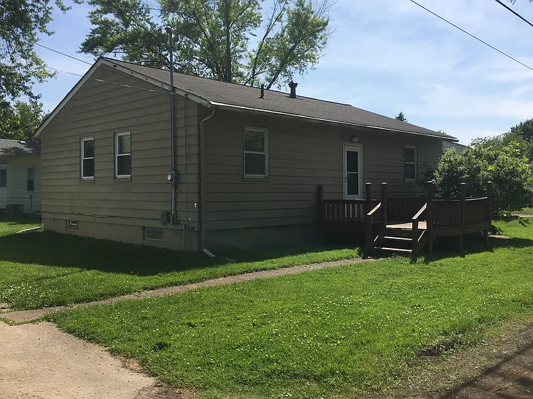 327 Jackson Ave — Photo 2