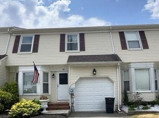 59 Carriage Ln, Englishtown, NJ 07726