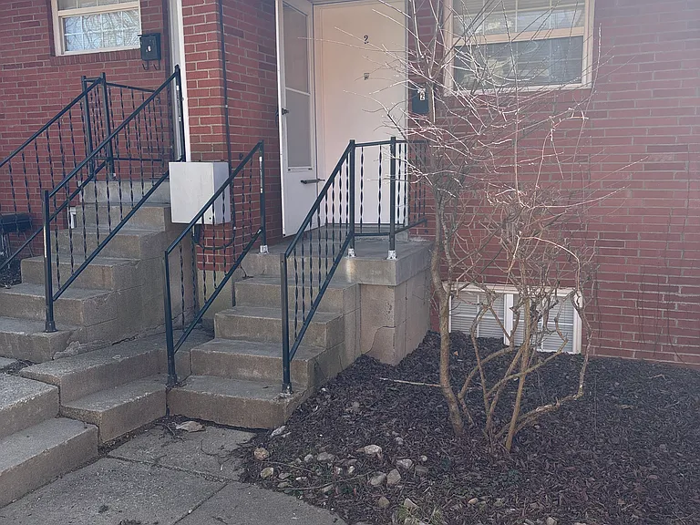 125 S Ewing Ave #2 — Photo 2