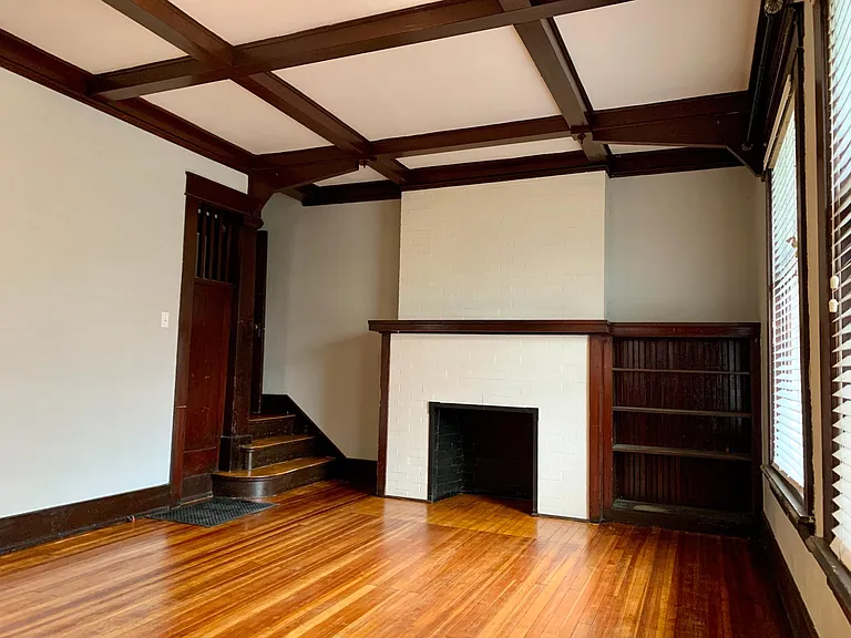 1336 W Jefferson Blvd — Photo 7