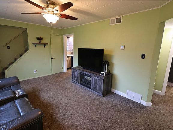 2nd image of 842 Grant Ave