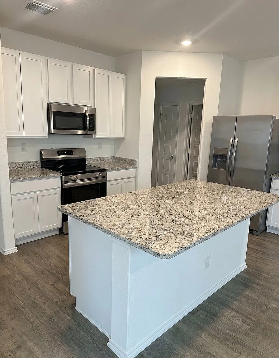 3 bed, 1402 sqft, $1,900 — Photo 3