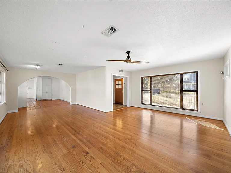 215 Fairbanks St — Photo 6