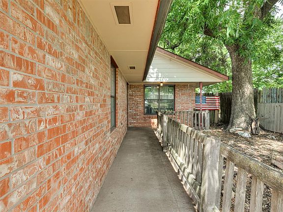 4th image of 309 S Van Buren Ave