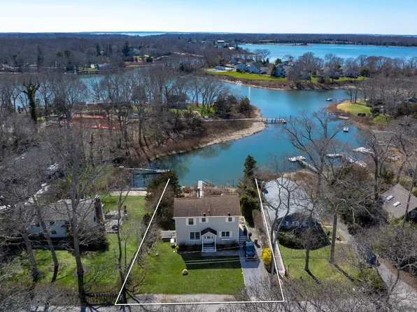 45 Waters Edge Rd, Southampton, NY 11968