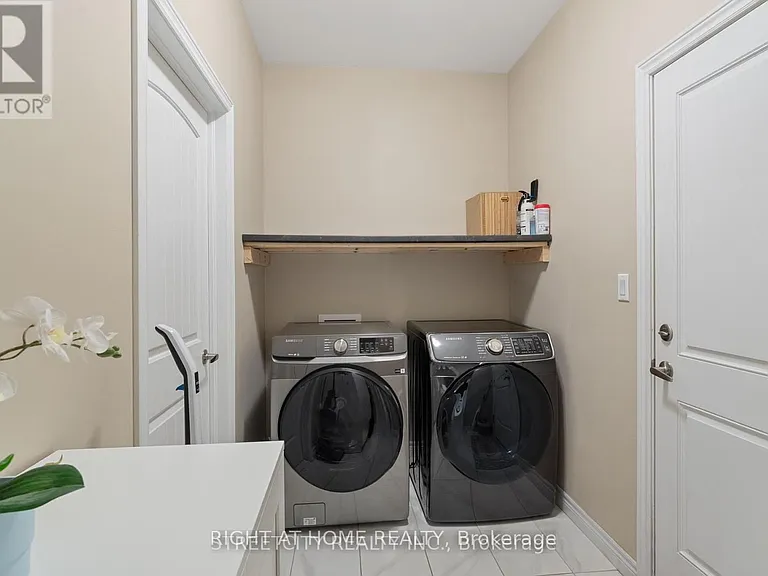 402 Tansbury St N — Photo 17