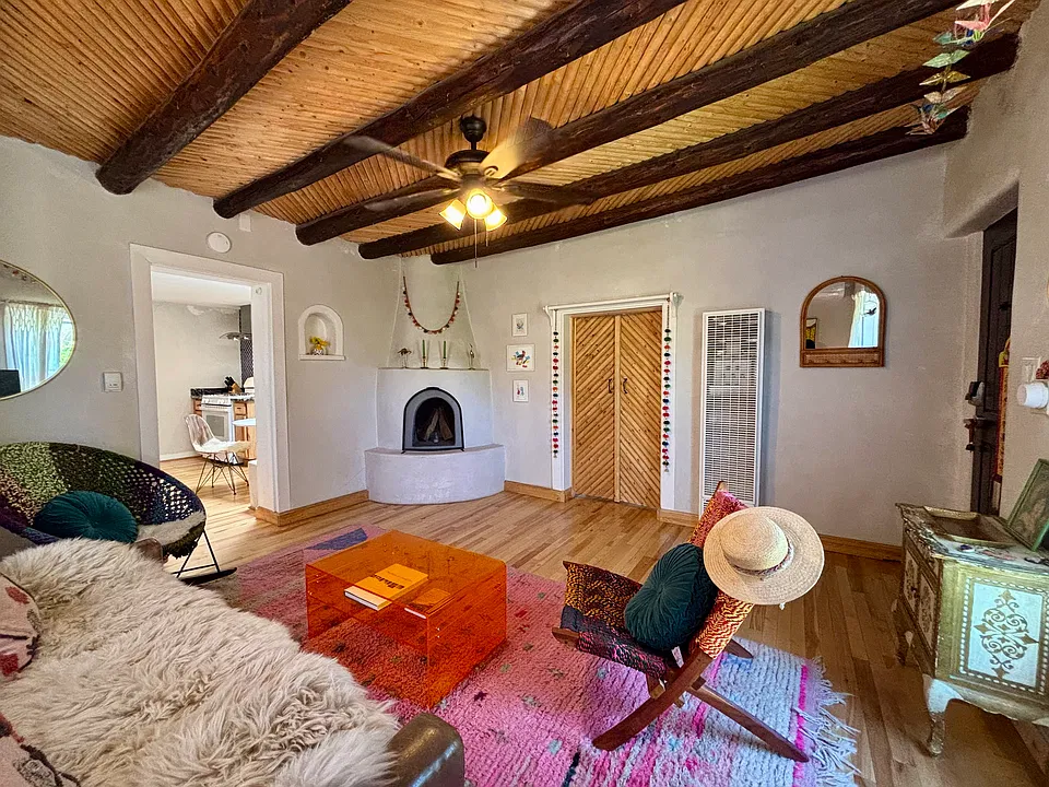 122 W Buena Vista St