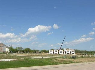 27W732 N Meadowview Dr, Winfield, IL 60190