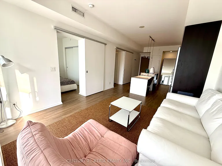 1 Bloor St E #3912 — Photo 3
