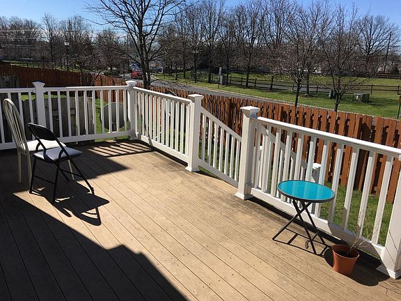 Spacious 20x10 patio Deck