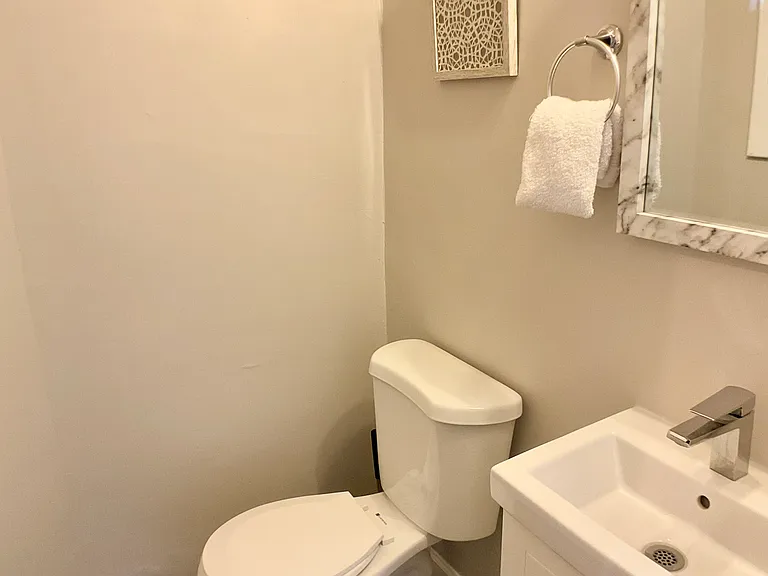 808 Templeton Ave — Photo 22