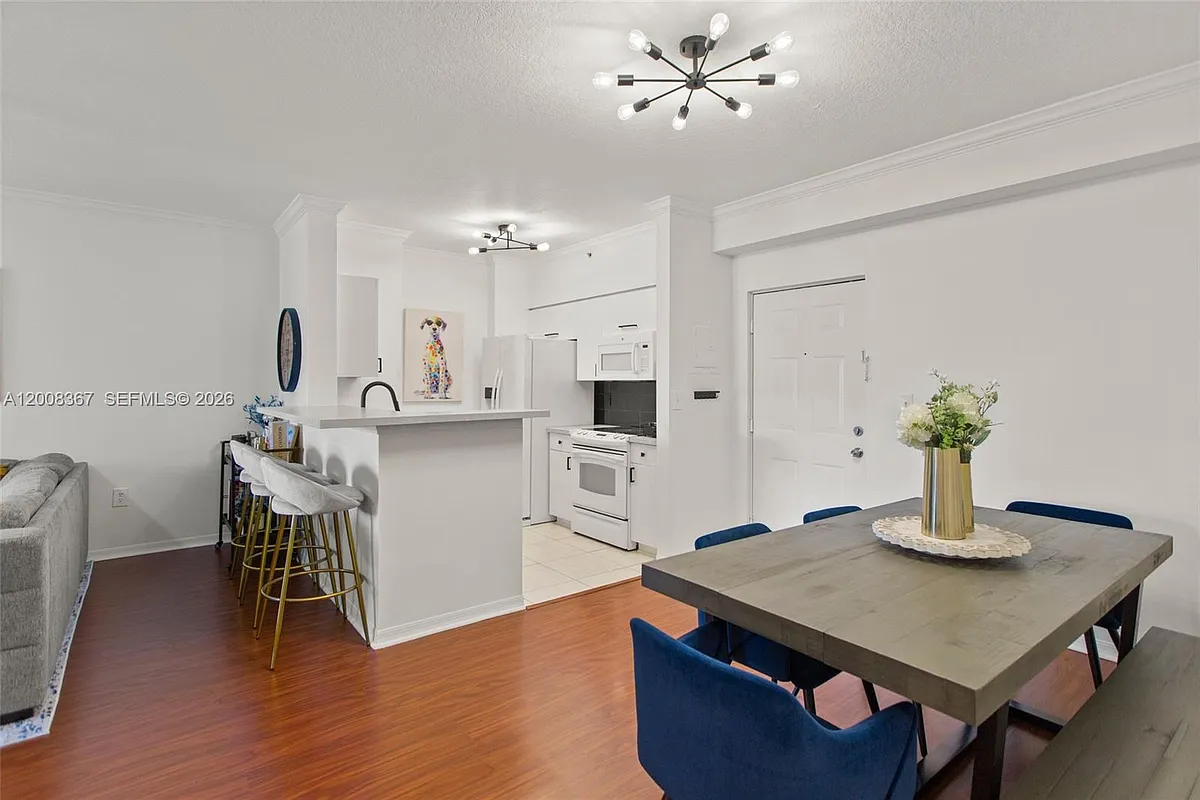 Building Photo - 6831 SW 44th St #101
