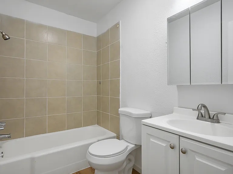 Desert Aire Apartments — Photo 7