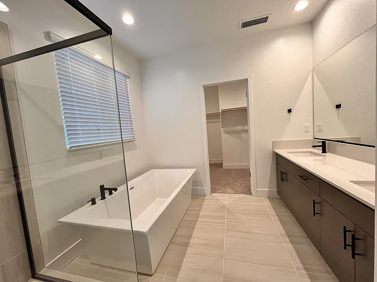 2827 E Colina Dr — Photo 6