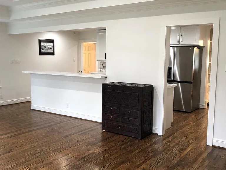 1346 Chantilly Ln — Photo 12