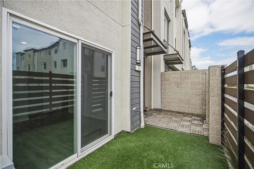4 bed, 1880 sqft, $4,350 — Photo 4
