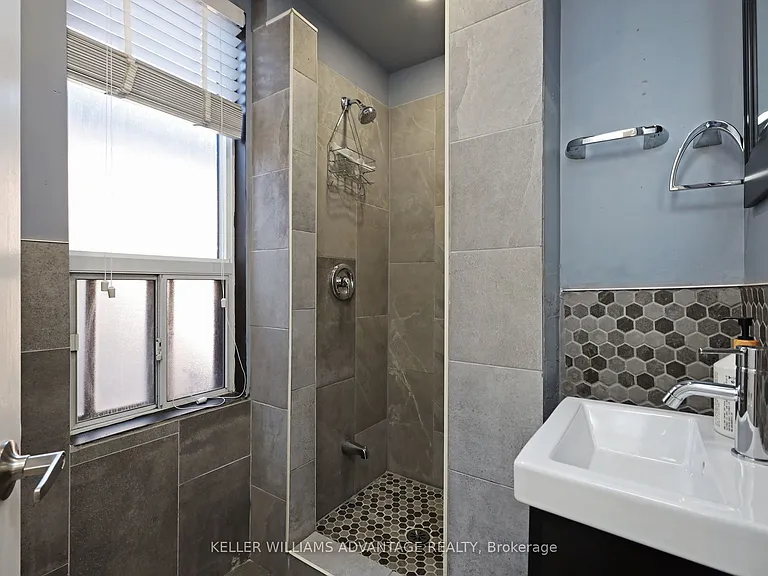 952 Queen St E — Photo 12
