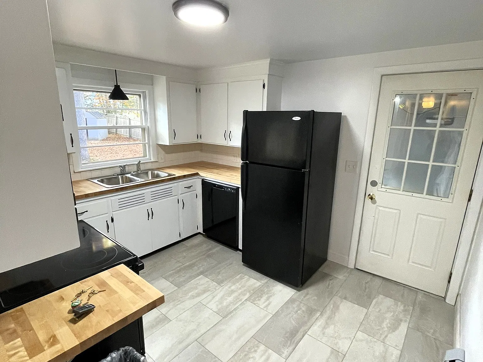 3 bed, 1008 sqft, $3,500 — Photo 4