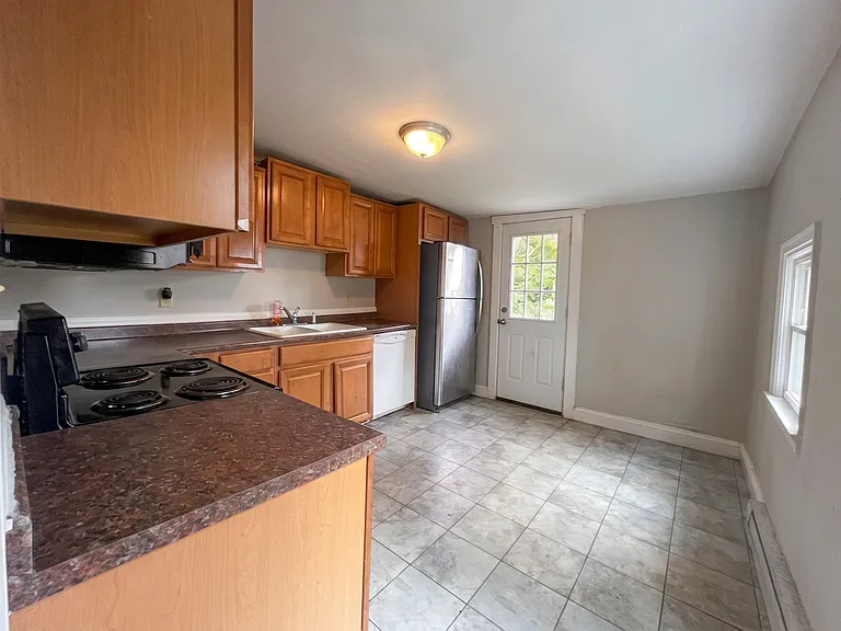 334 Oak St — Photo 6
